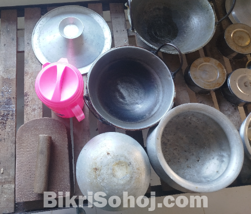 কিচেনে ব্যবহৃত জিনিসপত্র